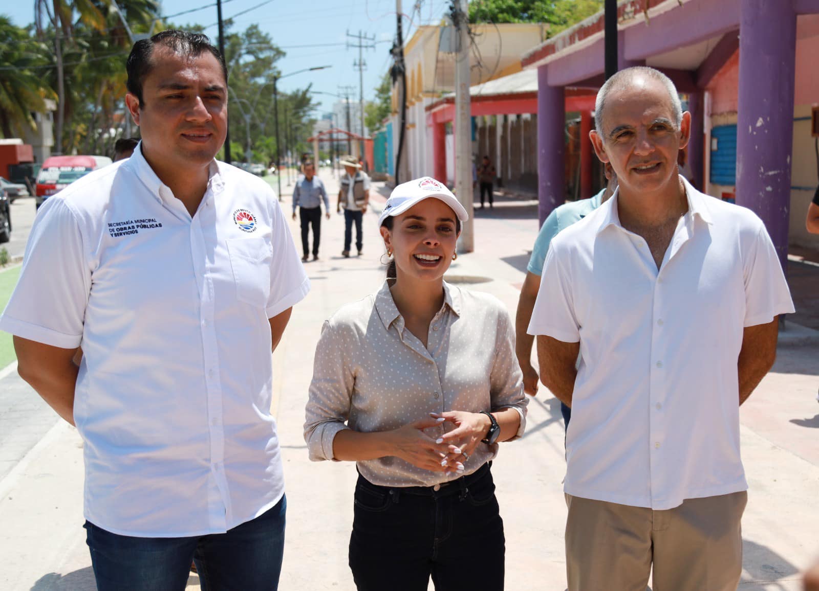 Ana Paty Peralta realizó un recorrido de supervisión de los avances de obras en beneficio de Puerto Juárez.