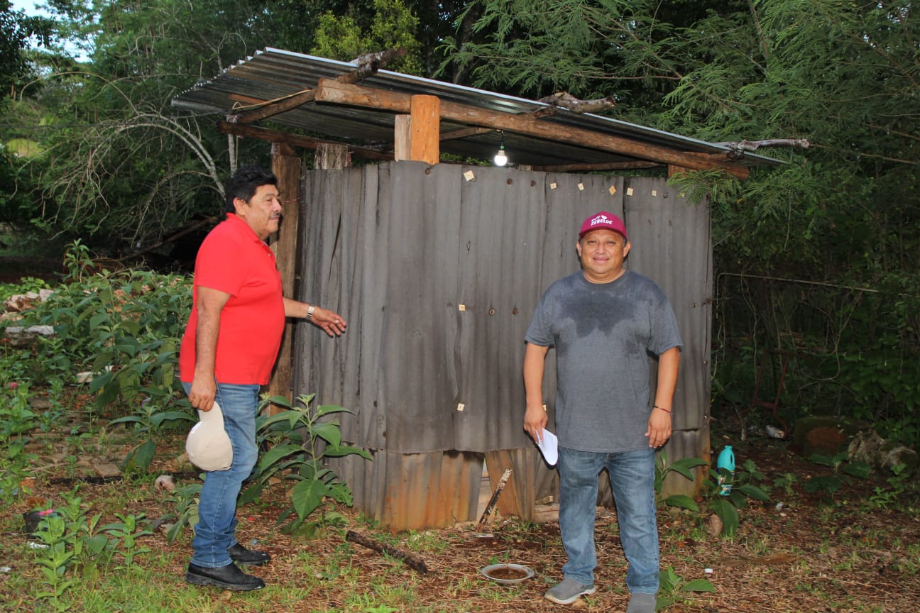 Erik Borges Yam, quien visitó las colonias Santa Lucia y Morelos