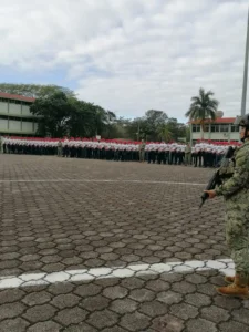 Jóvenes inician su servicio militar en Cancún, iniciando un momento importante en sus vidas.