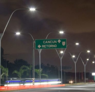 Red de empresas con socios en común acapara contratos en Cancún