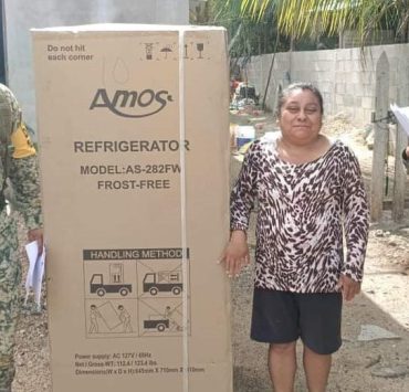 Ejército reparte refrigeradores a afectados por inundaciones en Chetumal