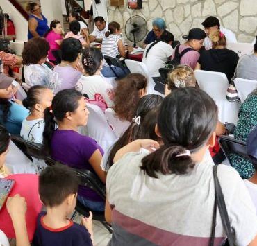 Ana Paty Peralta recibe a la ciudadanía en su despacho en Palacio Municipal