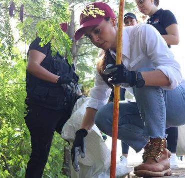 Ana Paty Peralta pone ejemplo con limpieza terrestre y acuática de Malecón Tajamar