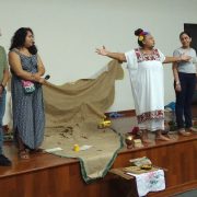 En el Museo de la Cultura Maya, Luna brilló ante un público chetumaleño, participativo y entusiasta, que premió con sus aplausos a la actriz de oriunda de la Ciudad de México.