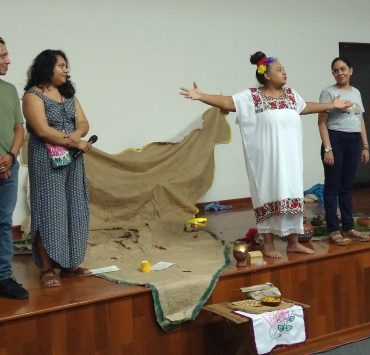 En el Museo de la Cultura Maya, Luna brilló ante un público chetumaleño, participativo y entusiasta, que premió con sus aplausos a la actriz de oriunda de la Ciudad de México.