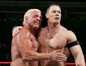 John Cena a lado de la leyenda Rick Flair. 