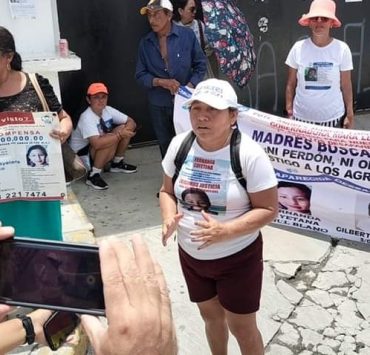 Madres Buscadoras de Quintana Roo irrumpieron en las instalaciones de la Fiscalía del Estado, ubicadas en la avenida Xcaret