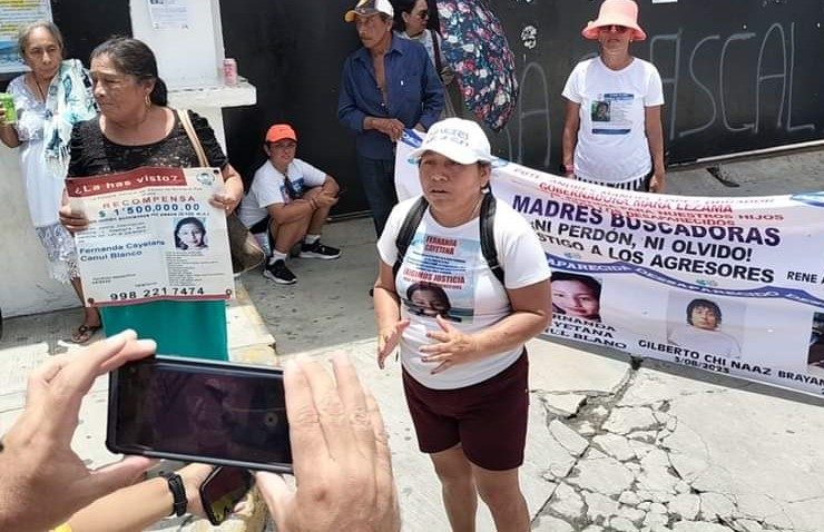 Madres Buscadoras de Quintana Roo irrumpieron en las instalaciones de la Fiscalía del Estado, ubicadas en la avenida Xcaret