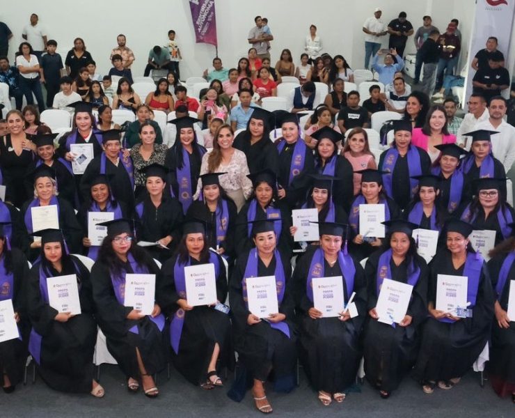 Mara Lezama celebra a la Primera Generación de Graduadas de Prepa "Mujer Es Poder"