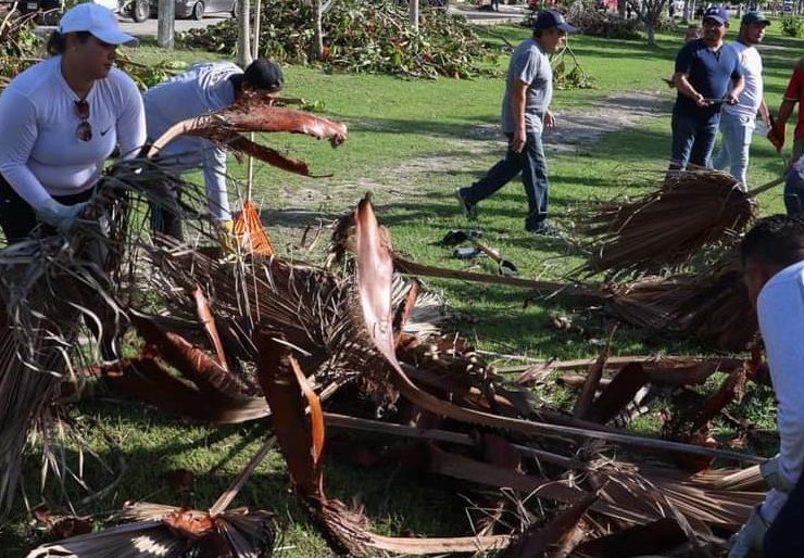 Organizan mega jornada de limpieza en Puerto Morelos tras huracán "Beryl"