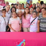 Beneficencia Pública entrega lentes a adultos mayores en Clubs del DIF estatal