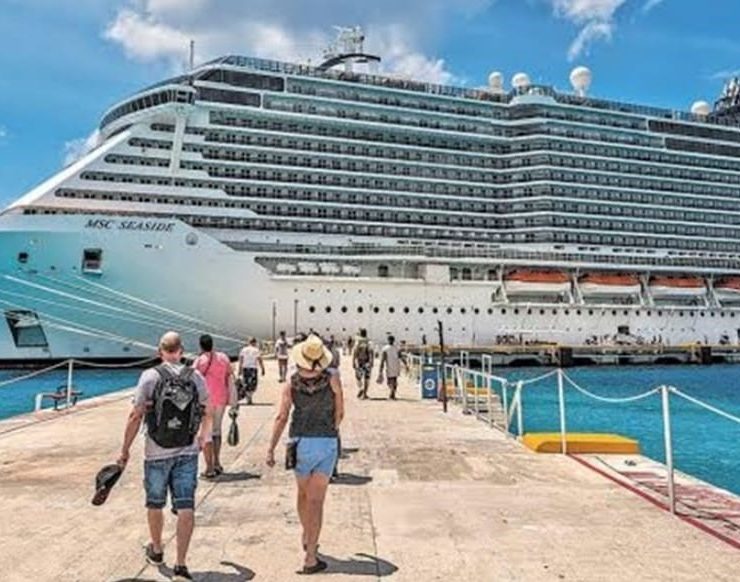 Confirman nuevo impuesto a turistas que arriben en cruceros a puertos de Mahahual y Cozumel