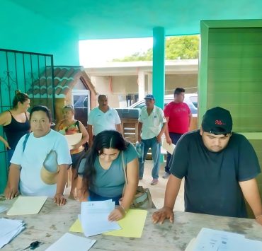 Fortalecen la regularización de predios en Mahahual, favoreciendo a las familias locales