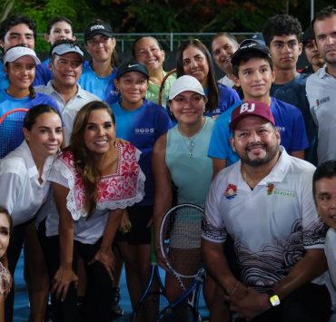 Inaugura Mara Lezama las nuevas canchas de pasto sintético de la Unidad Deportiva de la SM. 21 de Cancún