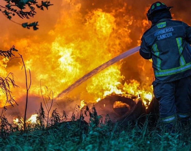 Incendio Controlado en el Antiguo Relleno Sanitario en Cancún