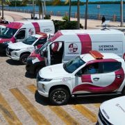 Mara Lezama presenta nuevas Unidades Móviles para la expedición de licencias