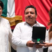 Mérito Indígena “Cecilio Chí” a Wildernain Villegas Carrillo por su contribución a la preservación de la Cultura Maya