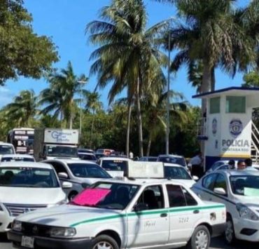 Taxistas se unen a caravana de Transportistas Turísticos en protesta contra Uber