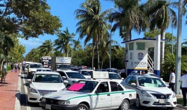 Taxistas se unen a caravana de Transportistas Turísticos en protesta contra Uber