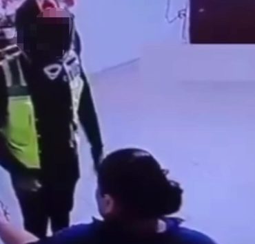 Inseguridad en Cancún: video sicario, captan cómo asesino a empleada de un hotel