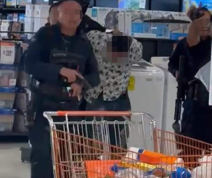 ¡Increíble! Persecución policial: Intento de Ejecución y Detención en Chedraui de Cancún