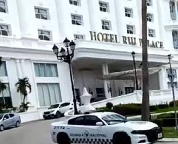 La escena era desoladora, otro joven más víctima de la violencia que azota Cancún. Los peritos se encargaron de las primeras investigaciones y trasladaron el cadáver al Servicio Médico Forense, donde se realizará la autopsia que confirme las causas de su deceso.