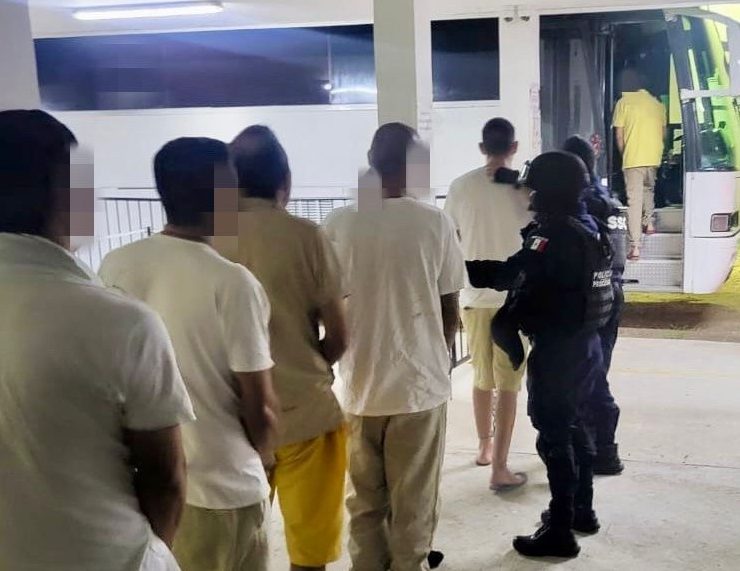 Delincuentes peligrosos en Cancún son trasladados
