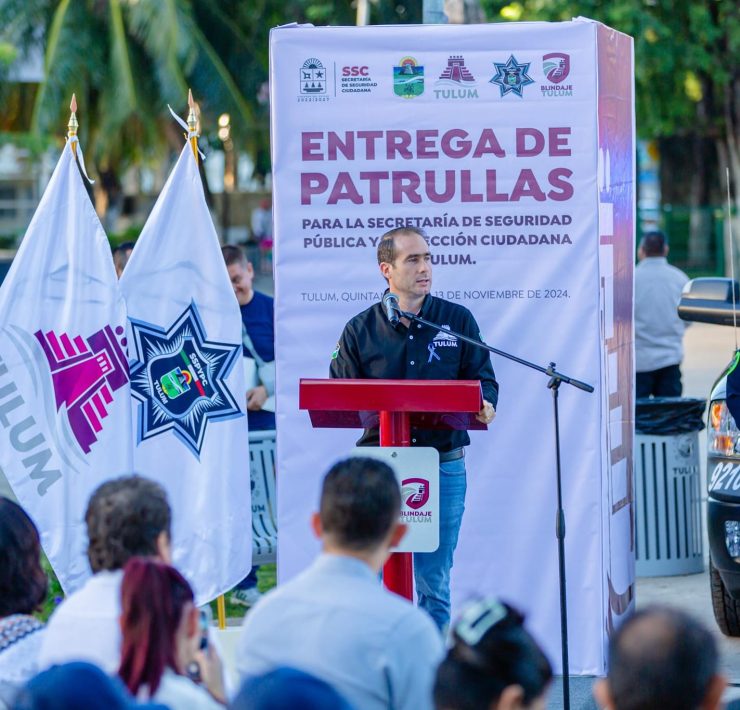 Diego Castañón entrega patrullas a la SSYPC de Tulum