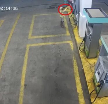 ¡Increíble! Niño de 9 años asalta una gasolinera a mano armada