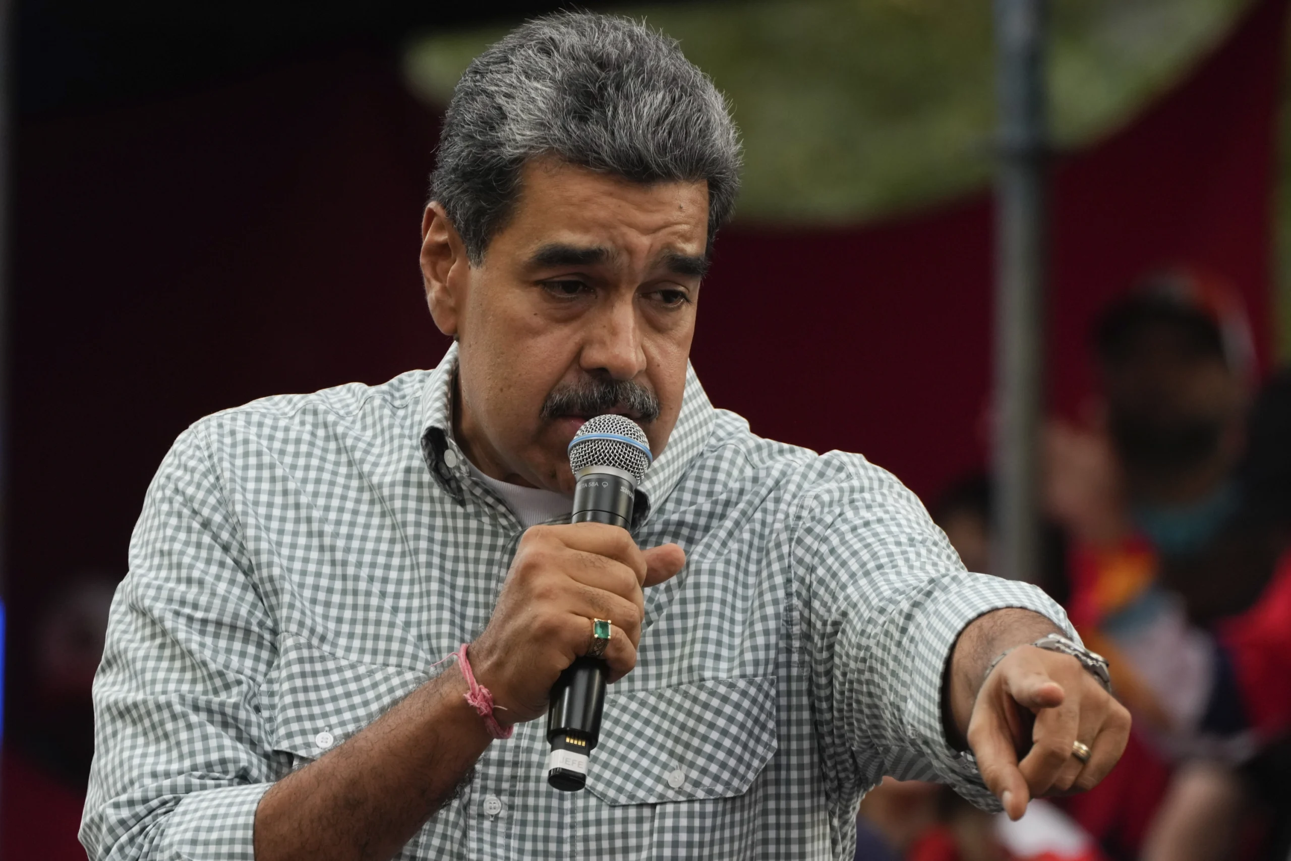 ¿Por qué Nicolás Maduro "tomará armas"?