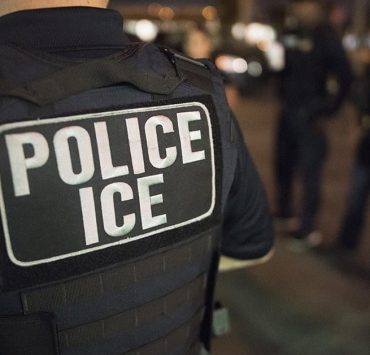 Trump despide al directo de ICE por "ser lento" y no deportar