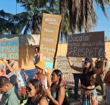 Protestas en Bacalar piden cancelar obra de la SEDENA.