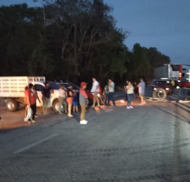 carretera Chetumal-Escarcega fue bloqueada