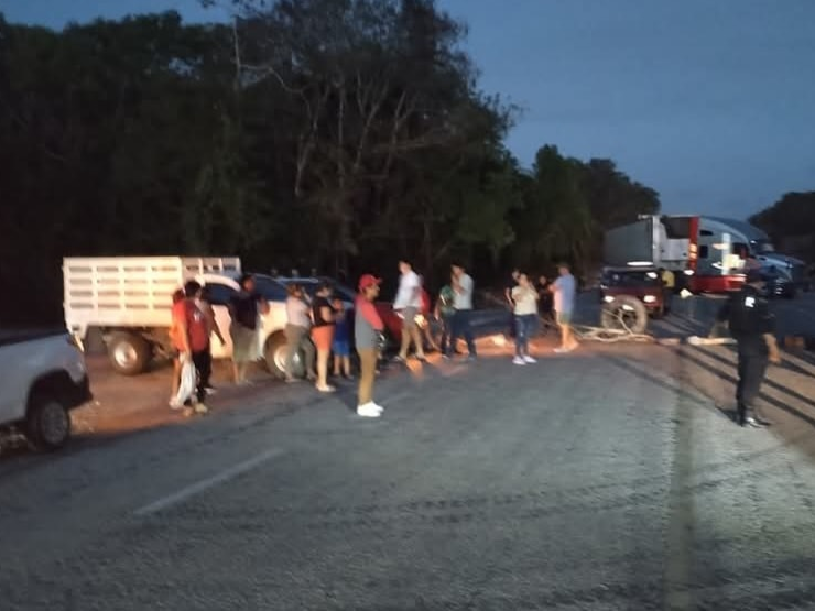 carretera Chetumal-Escarcega fue bloqueada