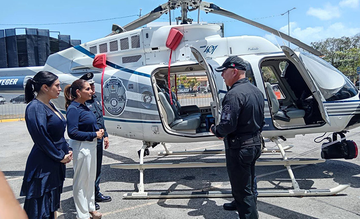 La entrega de equipo policial en Playa del Carmen