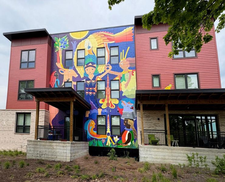 Artista cancunense realiza mural comunitario en EE.UU.