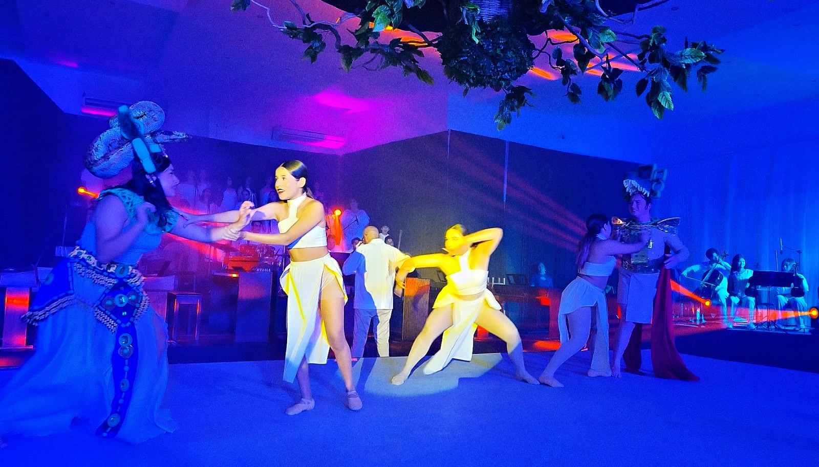 deidades mayas Ixchel e Itzamná