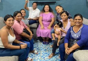 Ariadne Song Anguas compartió en redes sociales el video del ataque a su vehículo, como prueba de que Defensora de Derechos Humanos teme por su vida y busca justicia ante las agresiones.