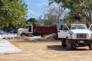 Más de 8 mil metros cuadrados de vialidades fueron rehabilitados para Aliviar la movilidad de 32 mil vecinos, como parte de la estrategia de infraestructura encabezada por Estefanía Mercado en Playa del Carmen.