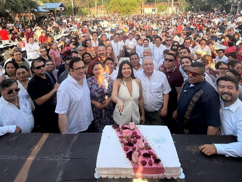 Celebración llena de cariño para la senadora Anahí González