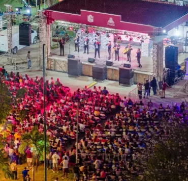Madres son reconocidas en gran festejo con rifas y sorpresas
