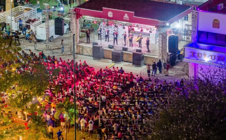 Madres son reconocidas en gran festejo con rifas y sorpresas