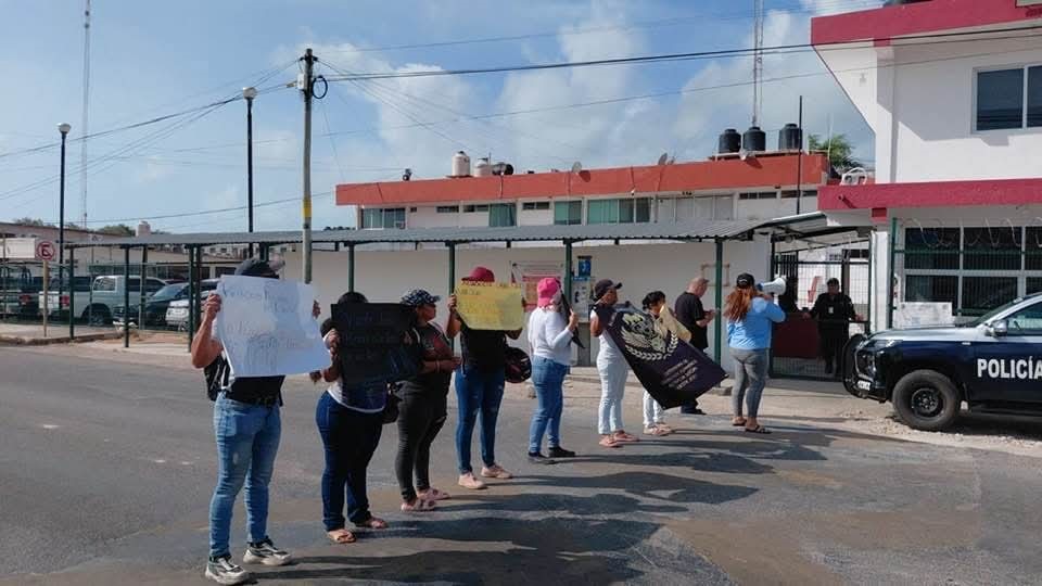 Protesta en Cereso de Chetumal desata fuerte bloqueo vial