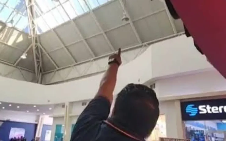 Aparece grieta en techo de Plaza las Américas de Cancún