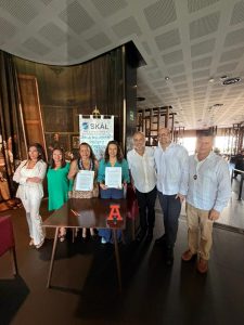 La firma del convenio “Cátedra de Vinculación SKAL – Anáhuac Cancún” busca impulsar la capacitación, las prácticas profesionales y la competitividad turística, fortaleciendo el desarrollo del Caribe Mexicano.