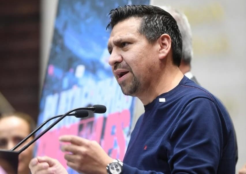 ¡Preocupación en Quintana Roo! Ernesto Sánchez pide alerta sanitaria por el sargazo en todas las playas