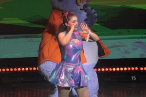 Sarita Bebé conquistó a los asistentes con su carisma y cercanía, compartiendo momentos inolvidables con sus seguidores durante las exitosas presentaciones realizadas en Mérida y Cancún.