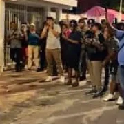 Mexicanos vs cubanos en Cancún La quema de una bandera mexicana desata indignación