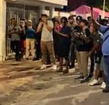 Mexicanos vs cubanos en Cancún La quema de una bandera mexicana desata indignación