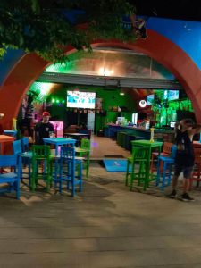 Restauranteros y comerciantes aseguran que la disminución turística ya impacta sus ingresos, mientras la actividad económica muestra señales de desaceleración en Playa del Carmen.